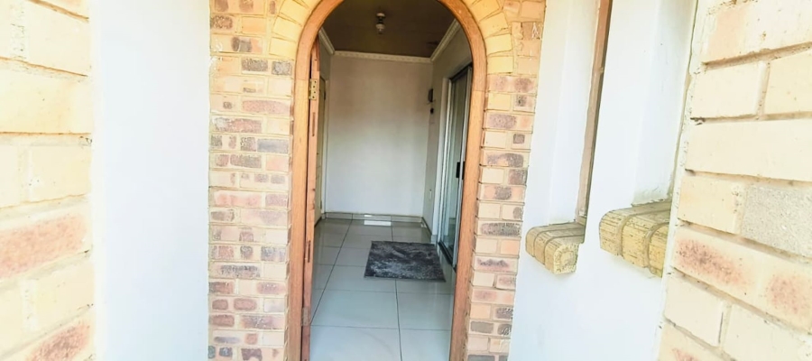 2 Bedroom Property for Sale in Tshepisong Gauteng
