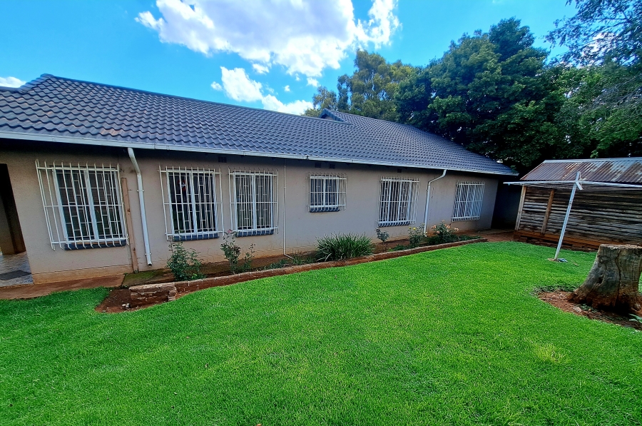 To Let 3 Bedroom Property for Rent in Verwoerdpark Gauteng