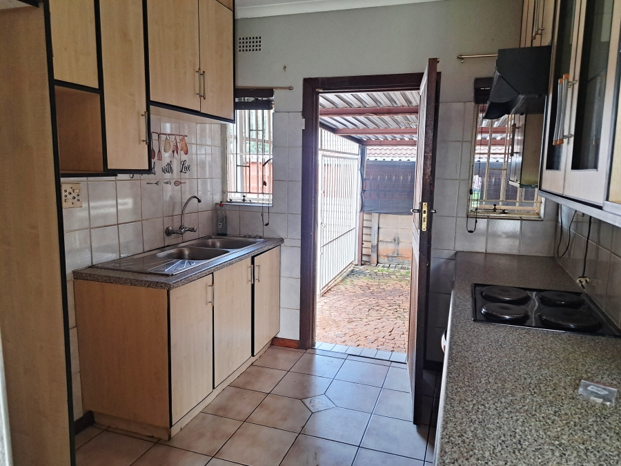 To Let 3 Bedroom Property for Rent in Verwoerdpark Gauteng