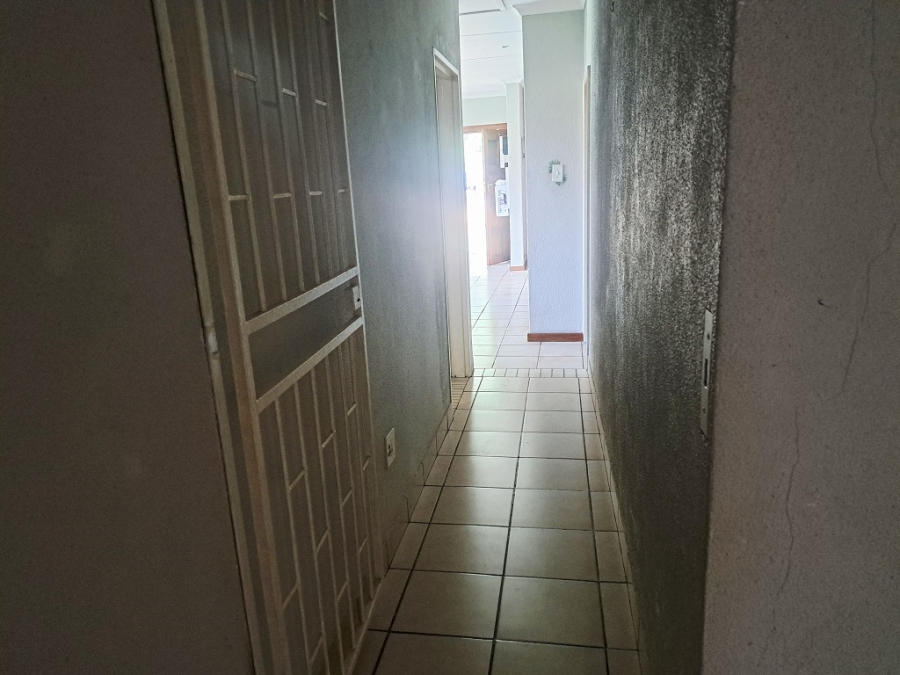 To Let 3 Bedroom Property for Rent in Verwoerdpark Gauteng