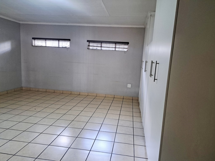 To Let 3 Bedroom Property for Rent in Verwoerdpark Gauteng