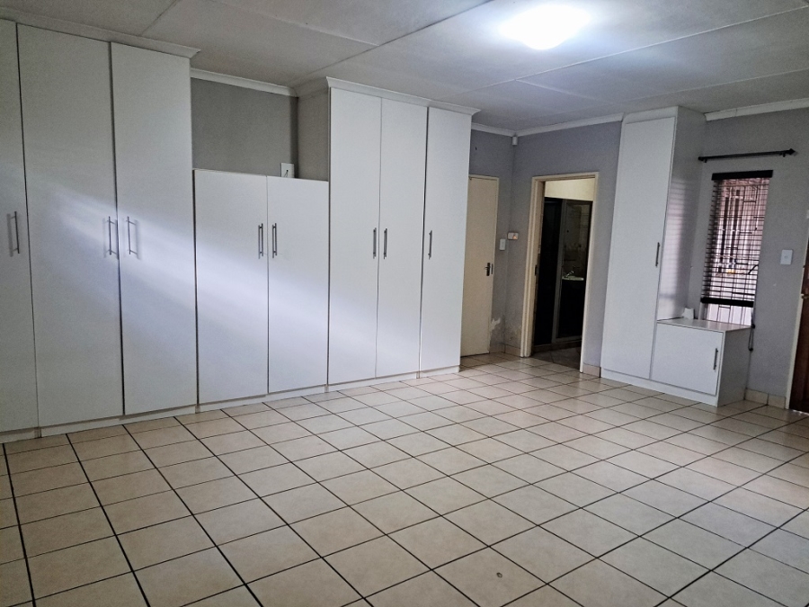To Let 3 Bedroom Property for Rent in Verwoerdpark Gauteng