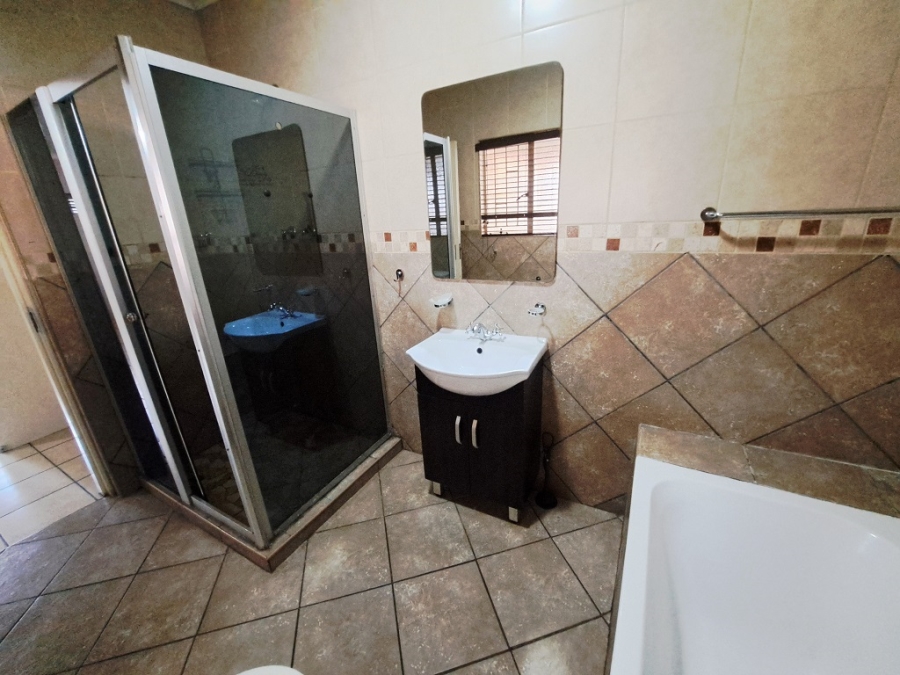 To Let 3 Bedroom Property for Rent in Verwoerdpark Gauteng