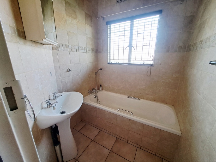 To Let 3 Bedroom Property for Rent in Verwoerdpark Gauteng