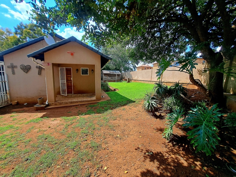 To Let 3 Bedroom Property for Rent in Verwoerdpark Gauteng