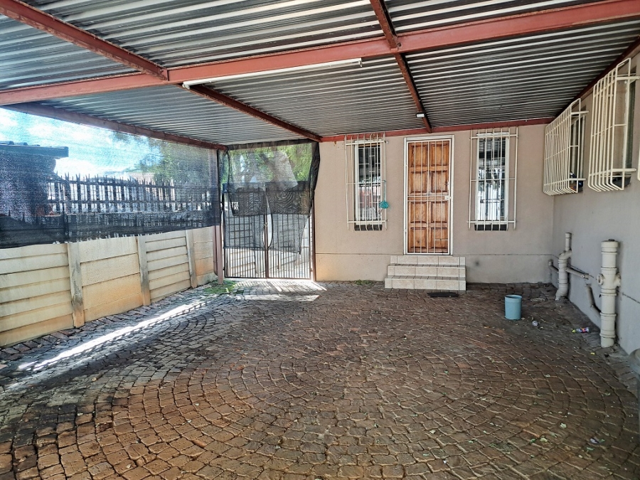 To Let 3 Bedroom Property for Rent in Verwoerdpark Gauteng