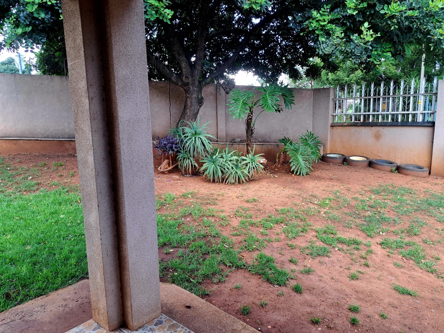 To Let 3 Bedroom Property for Rent in Verwoerdpark Gauteng