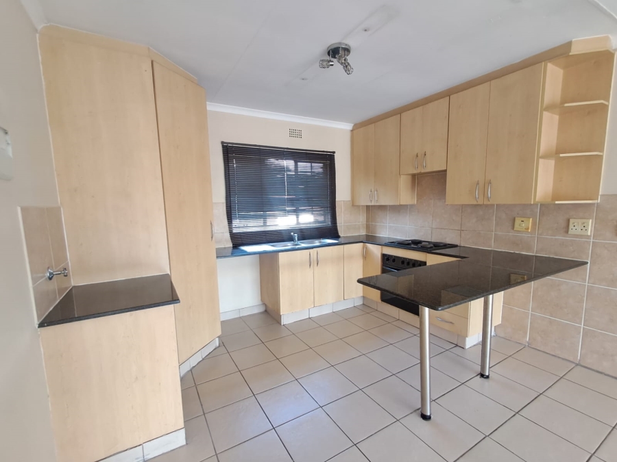 To Let 3 Bedroom Property for Rent in Sonneveld Gauteng
