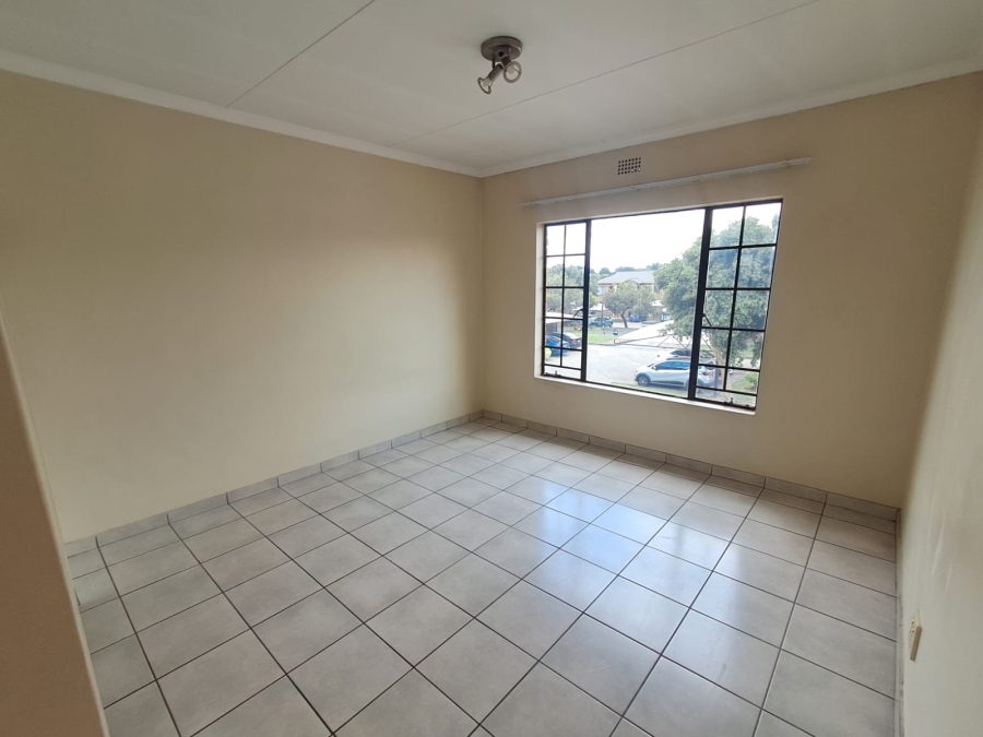 To Let 3 Bedroom Property for Rent in Sonneveld Gauteng