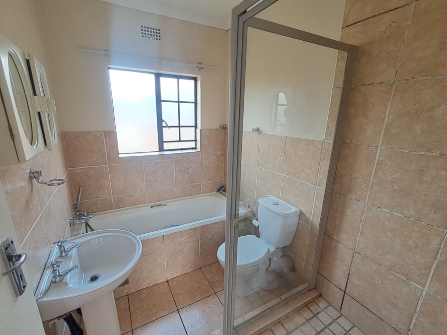 To Let 3 Bedroom Property for Rent in Sonneveld Gauteng