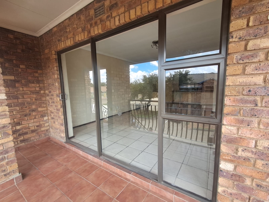 To Let 3 Bedroom Property for Rent in Sonneveld Gauteng