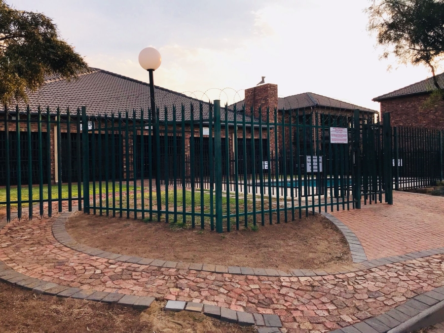 To Let 3 Bedroom Property for Rent in Sonneveld Gauteng