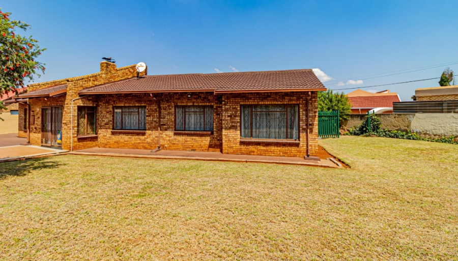 4 Bedroom Property for Sale in Spruit View Gauteng