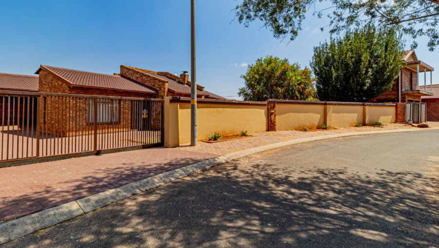 4 Bedroom Property for Sale in Spruit View Gauteng