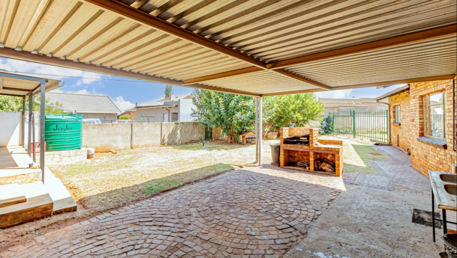 4 Bedroom Property for Sale in Spruit View Gauteng