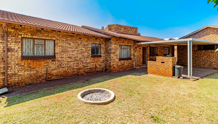 4 Bedroom Property for Sale in Spruit View Gauteng