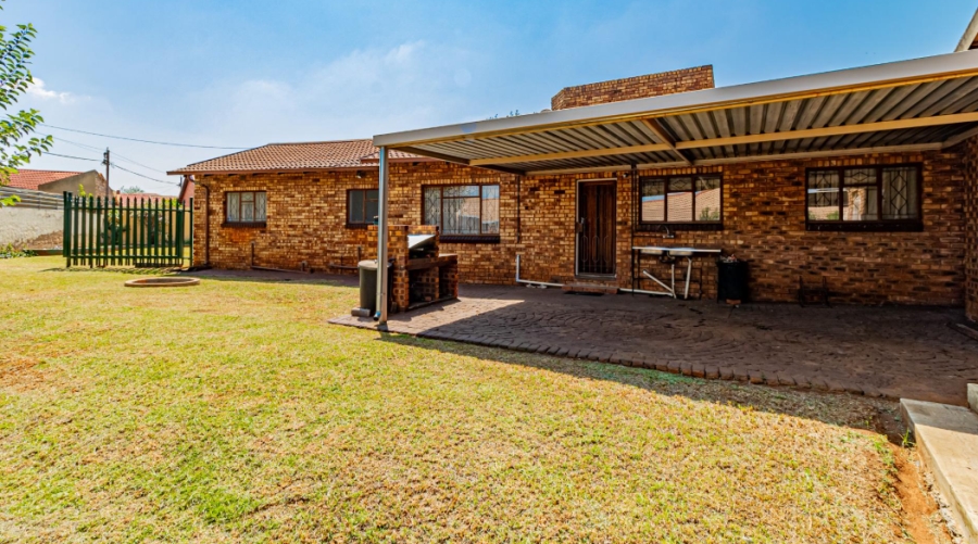 4 Bedroom Property for Sale in Spruit View Gauteng