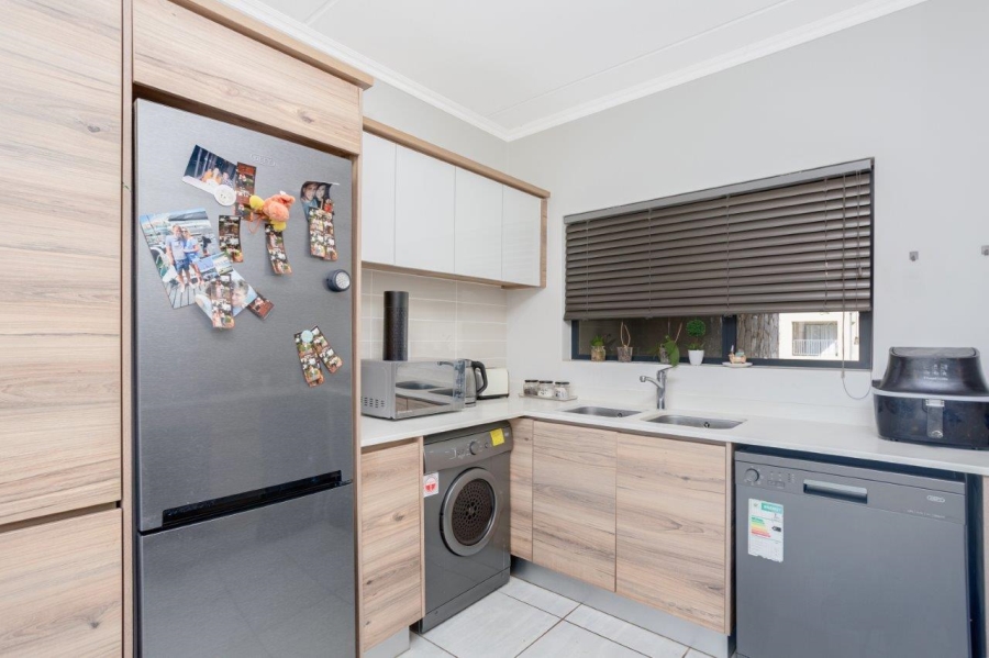 To Let 2 Bedroom Property for Rent in Waterfall Gauteng