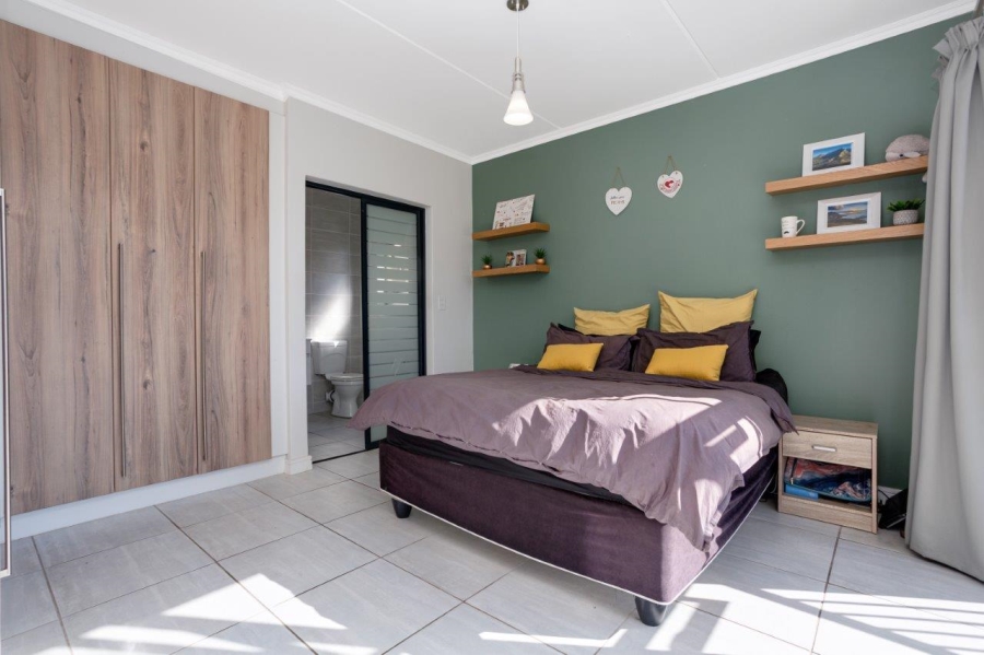 To Let 2 Bedroom Property for Rent in Waterfall Gauteng