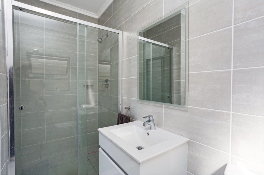 To Let 2 Bedroom Property for Rent in Waterfall Gauteng