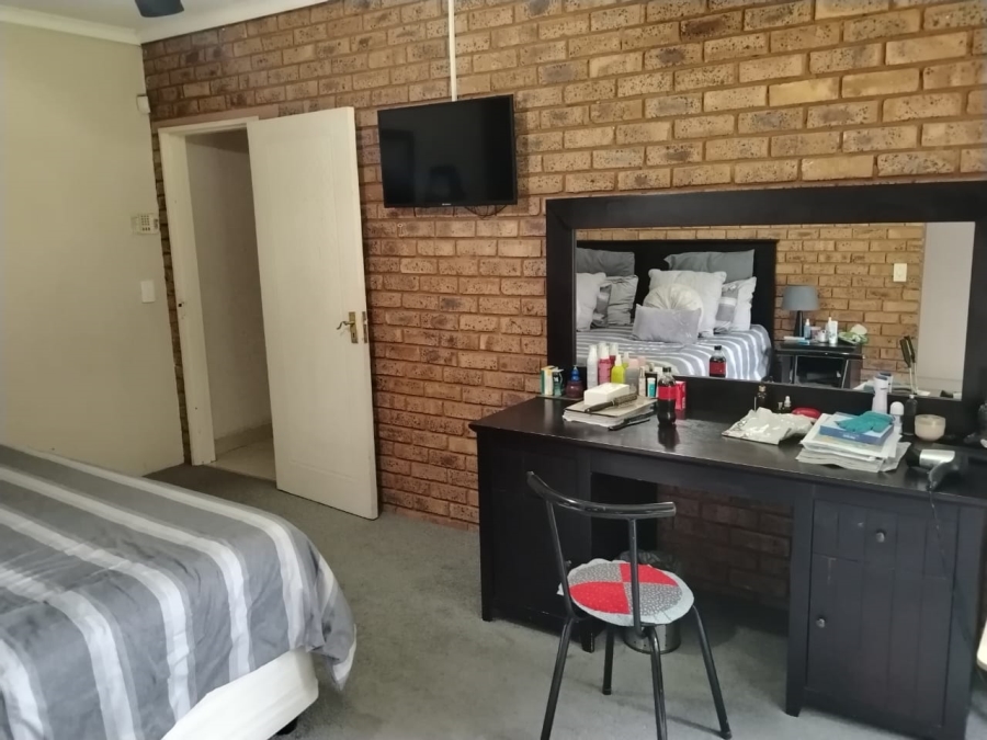 4 Bedroom Property for Sale in Dalpark Proper Gauteng