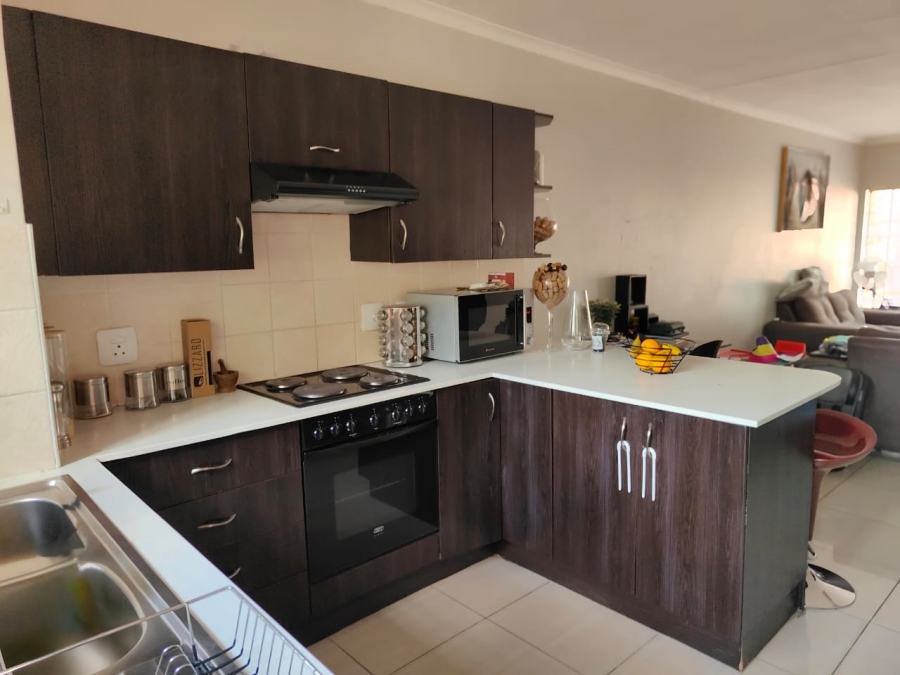 To Let 2 Bedroom Property for Rent in Three Rivers Proper Gauteng