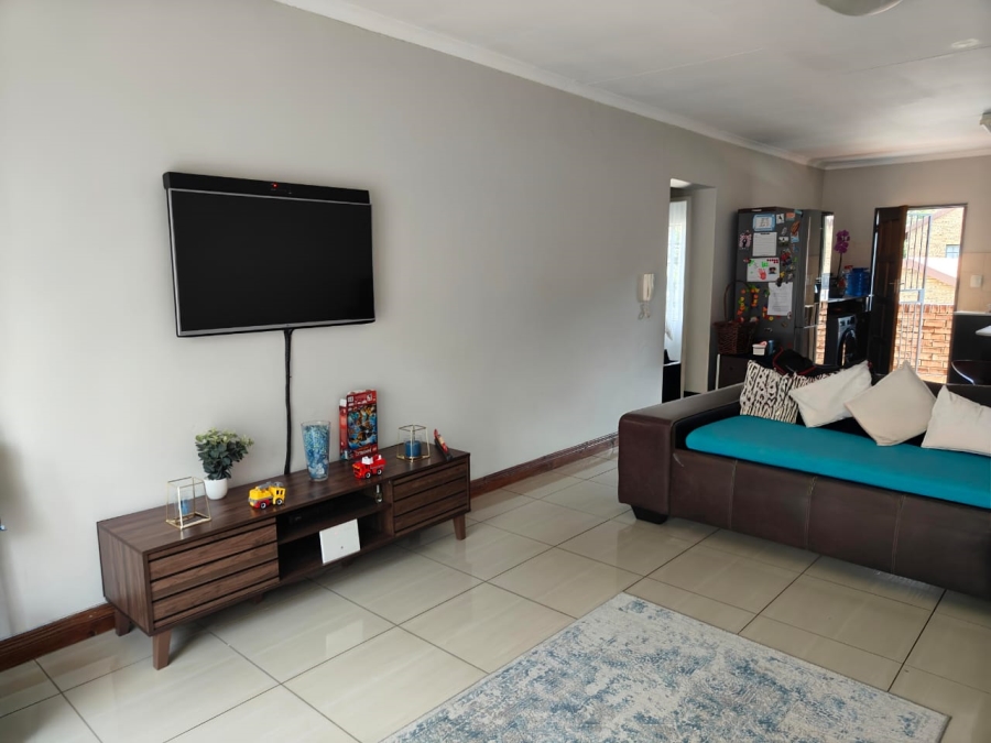 To Let 2 Bedroom Property for Rent in Three Rivers Proper Gauteng