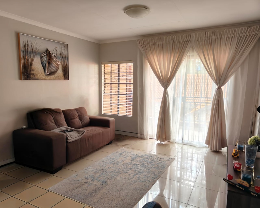 To Let 2 Bedroom Property for Rent in Three Rivers Proper Gauteng
