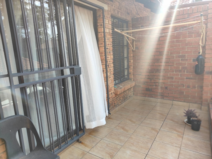 To Let 2 Bedroom Property for Rent in Three Rivers Proper Gauteng