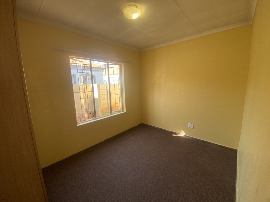2 Bedroom Property for Sale in Eloffsdal Gauteng
