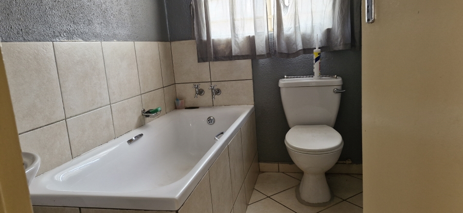 3 Bedroom Property for Sale in Nellmapius Gauteng