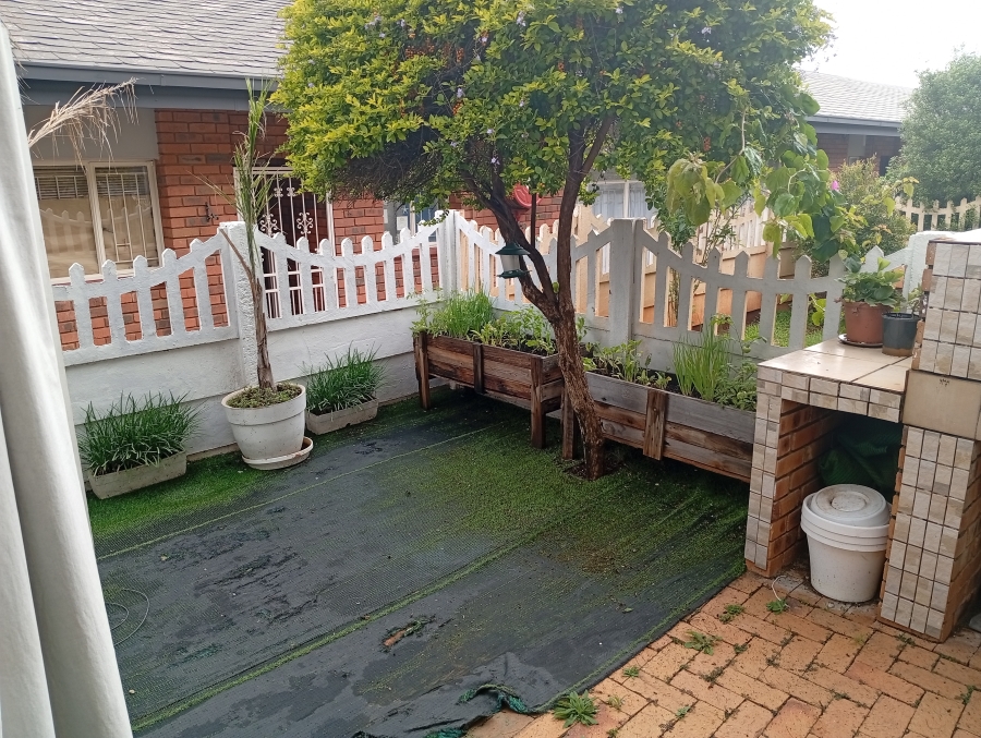 3 Bedroom Property for Sale in La Montagne Gauteng