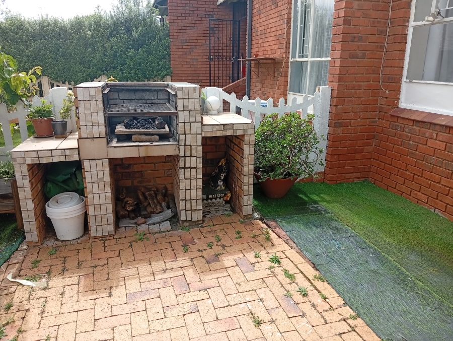 3 Bedroom Property for Sale in La Montagne Gauteng