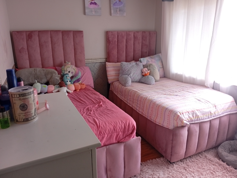 3 Bedroom Property for Sale in La Montagne Gauteng