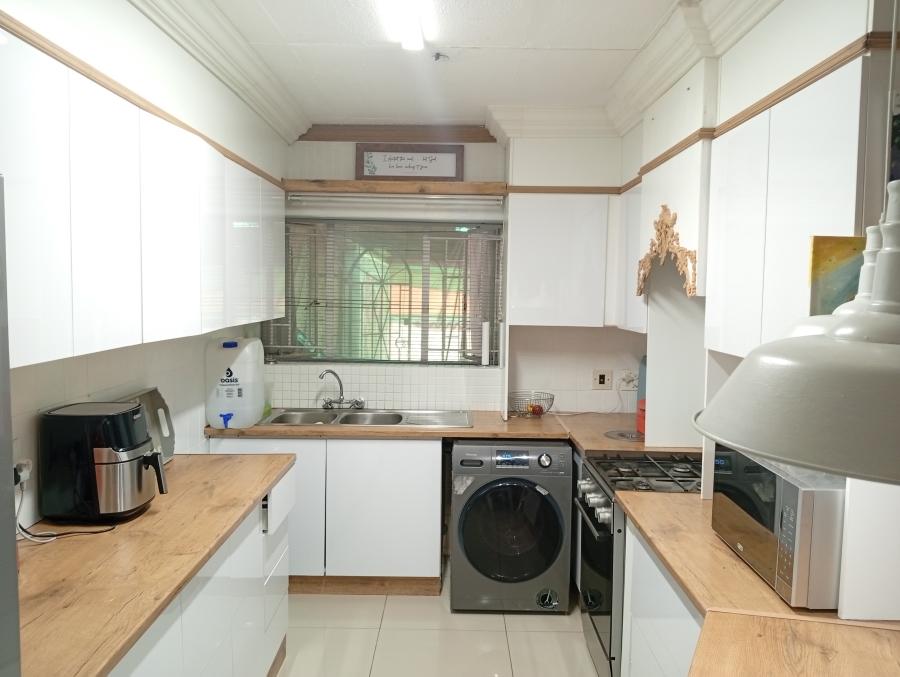 3 Bedroom Property for Sale in La Montagne Gauteng