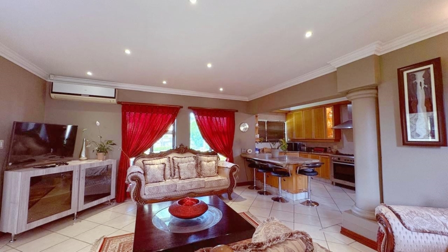 4 Bedroom Property for Sale in Sonneveld Gauteng