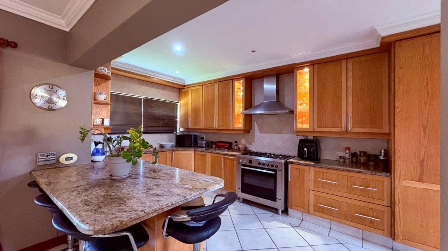 4 Bedroom Property for Sale in Sonneveld Gauteng