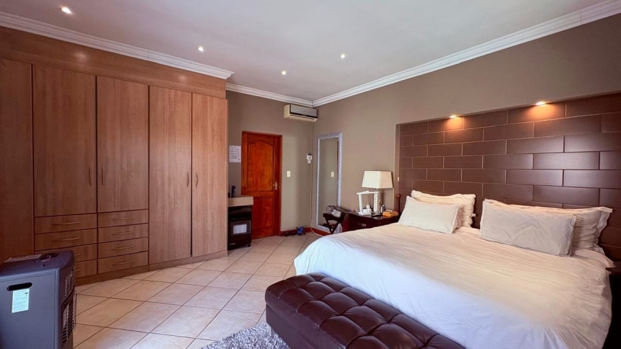 4 Bedroom Property for Sale in Sonneveld Gauteng