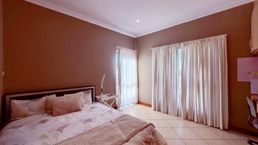 4 Bedroom Property for Sale in Sonneveld Gauteng