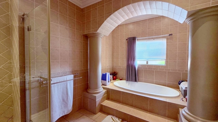 4 Bedroom Property for Sale in Sonneveld Gauteng