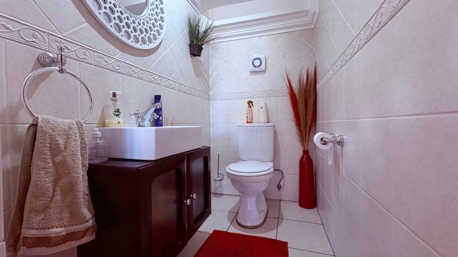 4 Bedroom Property for Sale in Sonneveld Gauteng