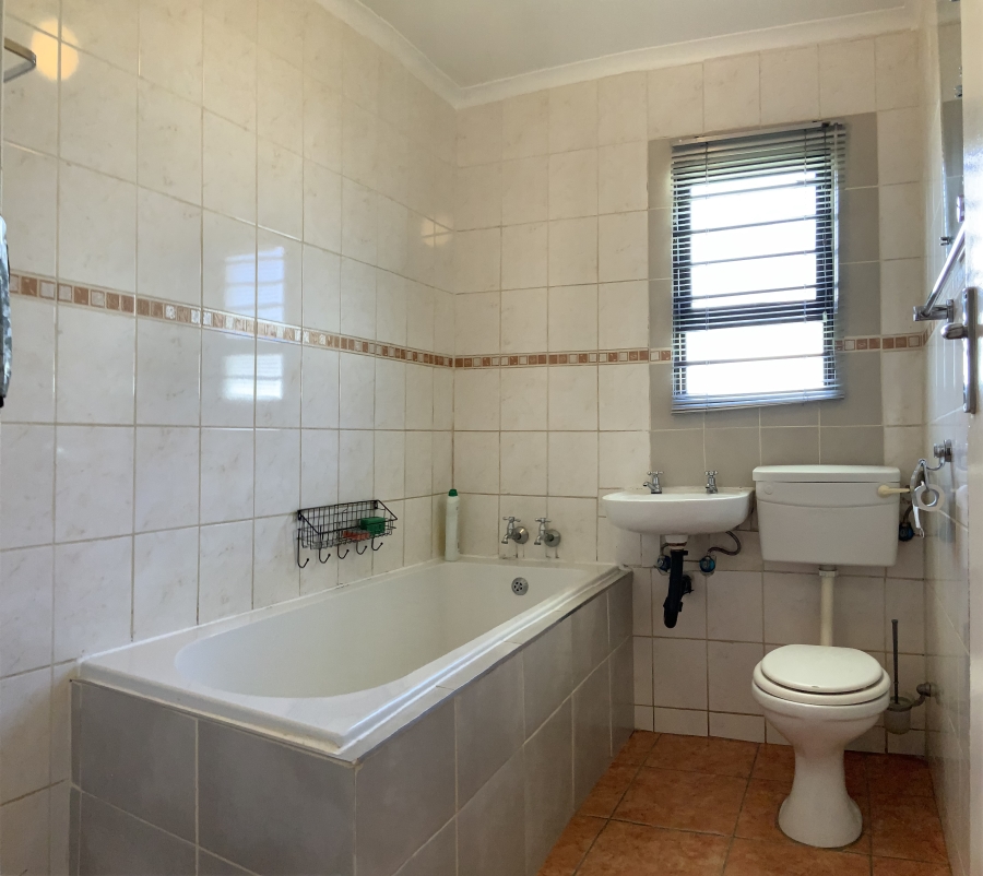 3 Bedroom Property for Sale in Windmill Park Gauteng