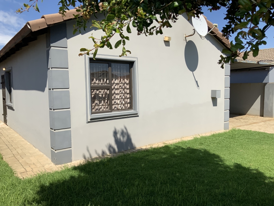 3 Bedroom Property for Sale in Windmill Park Gauteng
