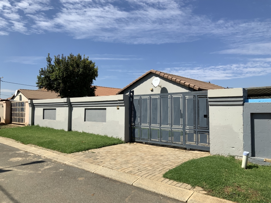 3 Bedroom Property for Sale in Windmill Park Gauteng