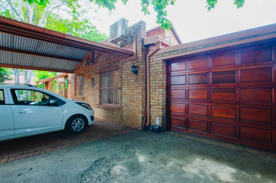 5 Bedroom Property for Sale in Doornpoort Gauteng