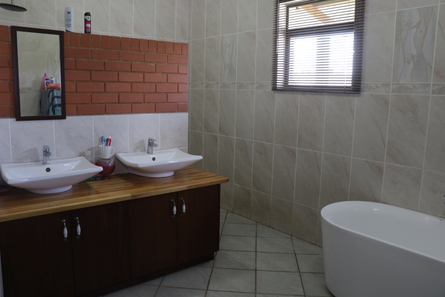 4 Bedroom Property for Sale in Berg En Dal Gauteng