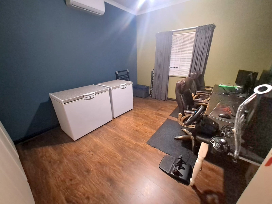 3 Bedroom Property for Sale in Three Rivers Proper Gauteng