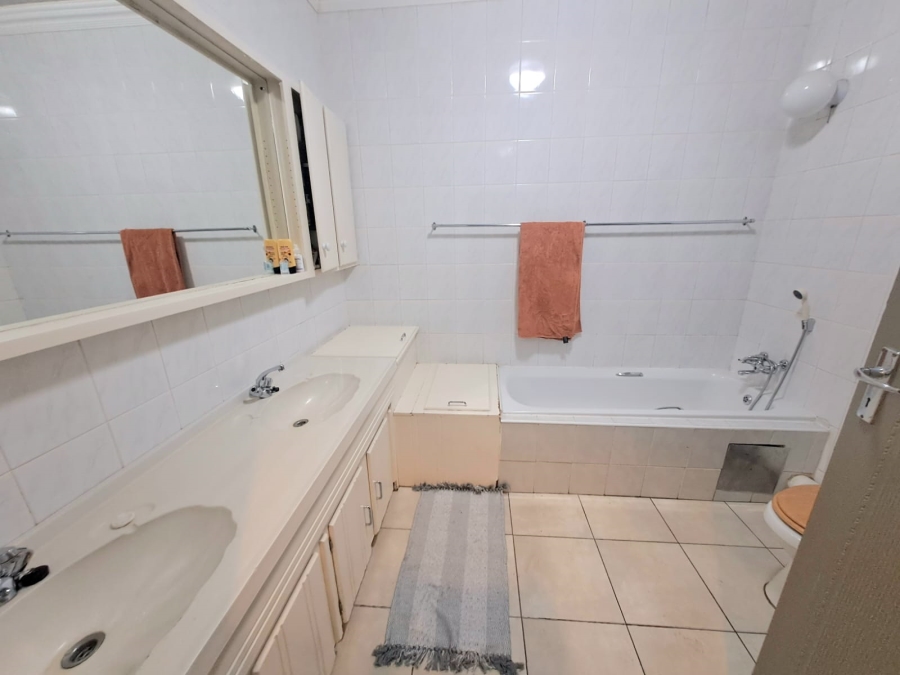 3 Bedroom Property for Sale in Three Rivers Proper Gauteng