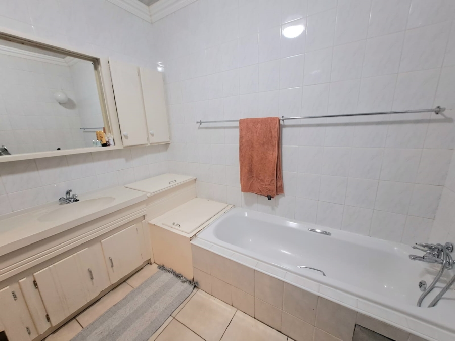 3 Bedroom Property for Sale in Three Rivers Proper Gauteng