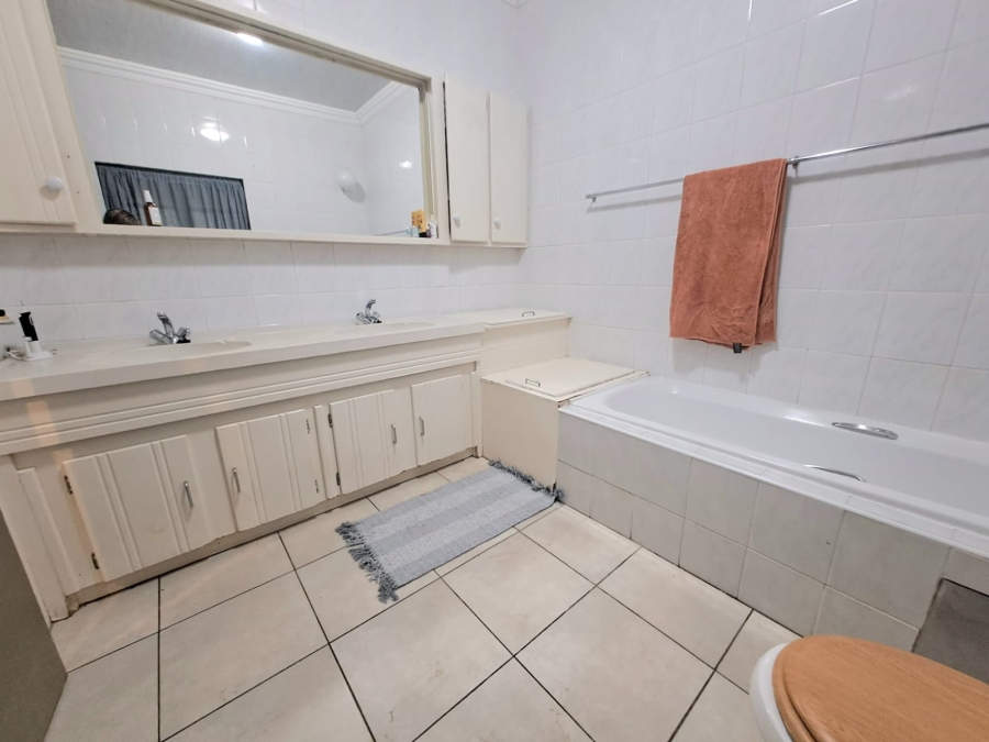 3 Bedroom Property for Sale in Three Rivers Proper Gauteng